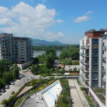 Imadnivalo Medences Hotellakas Szaunaval. Budapešť Exteriér fotografie