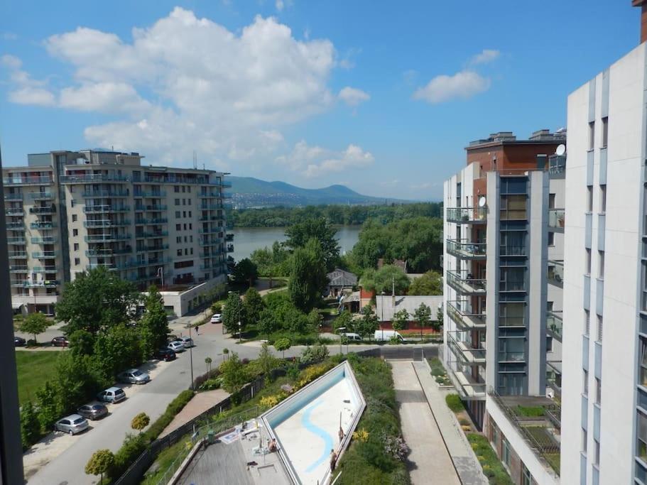Imadnivalo Medences Hotellakas Szaunaval. Budapešť Exteriér fotografie
