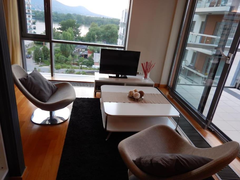 Imadnivalo Medences Hotellakas Szaunaval. Budapešť Exteriér fotografie