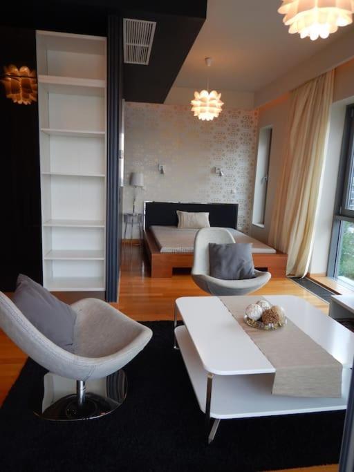 Imadnivalo Medences Hotellakas Szaunaval. Budapešť Exteriér fotografie